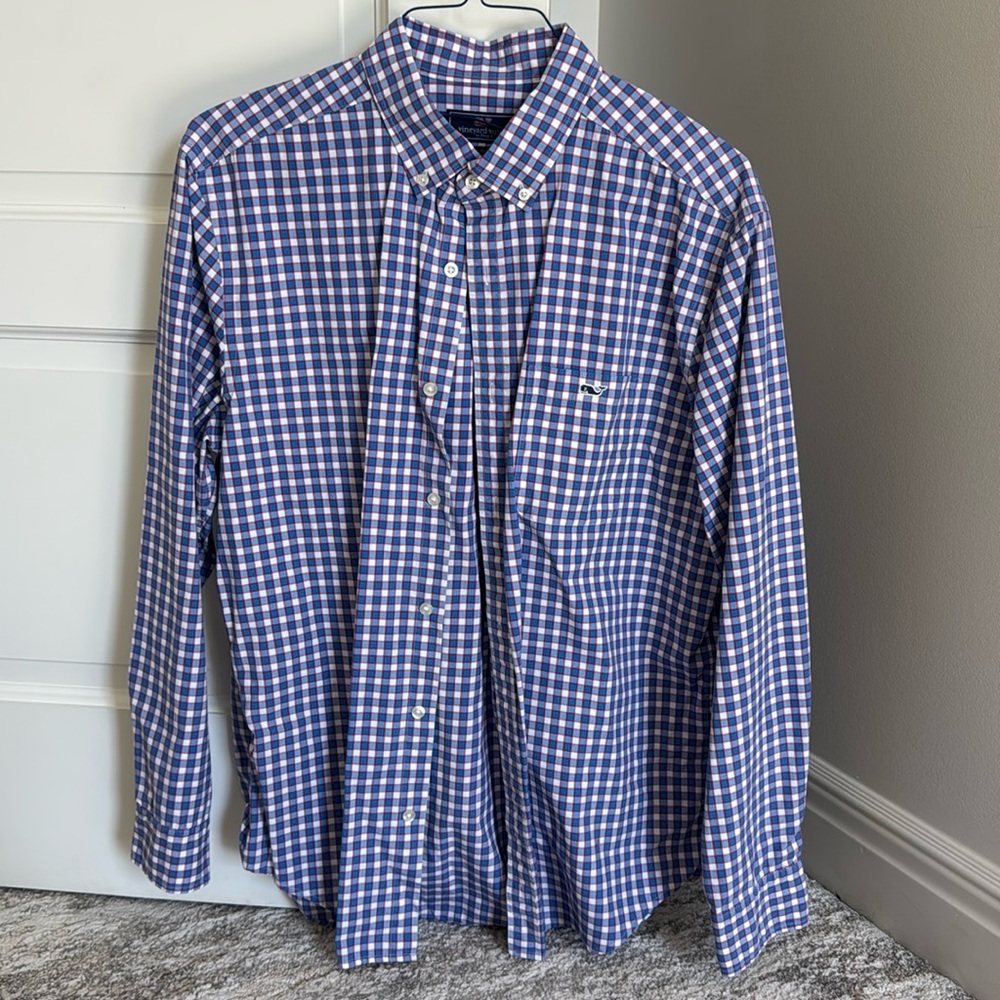 Men’s size large vineyard vine